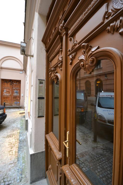 Cozy Flat By The Astronomical Clock Apartamento Praga Exterior foto