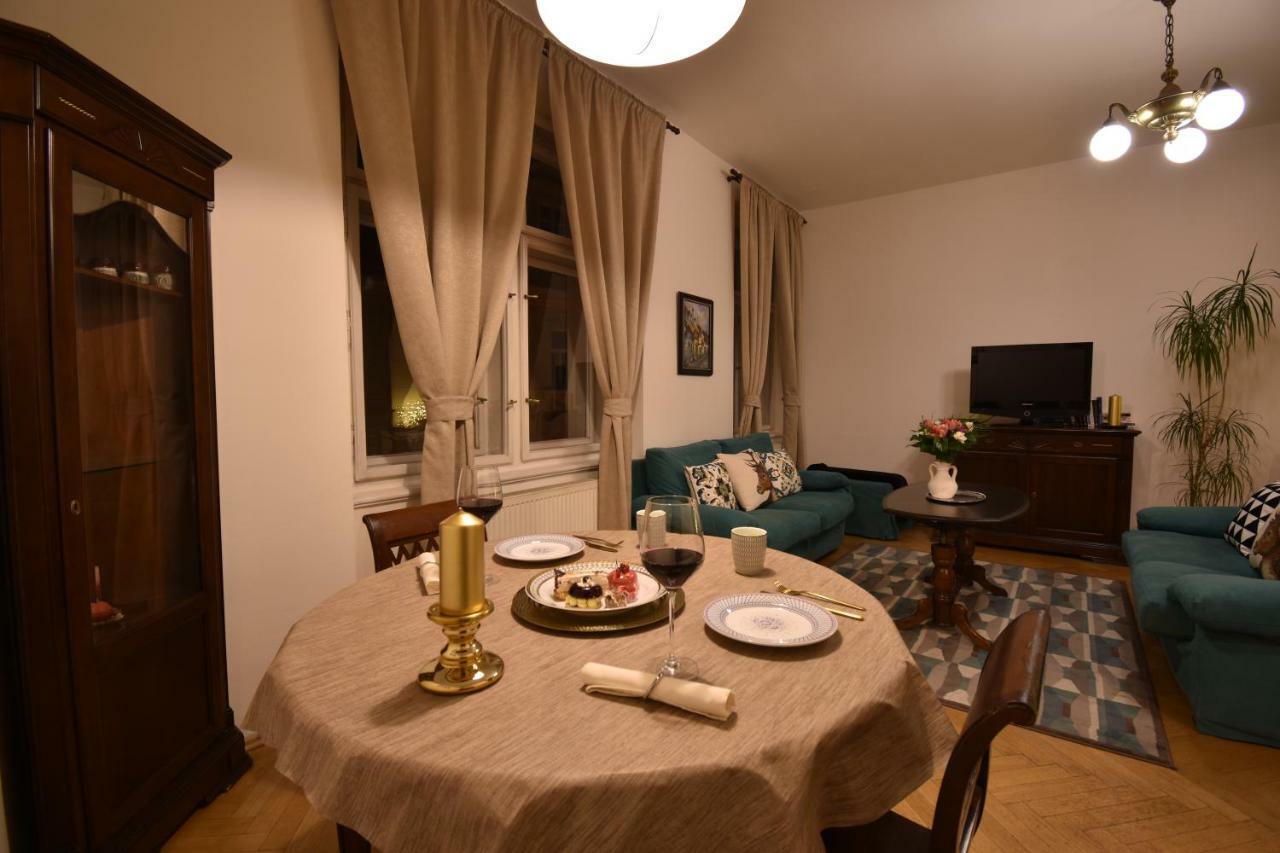 Cozy Flat By The Astronomical Clock Apartamento Praga Exterior foto