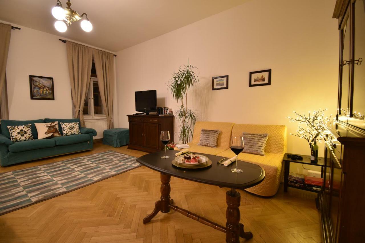 Cozy Flat By The Astronomical Clock Apartamento Praga Exterior foto