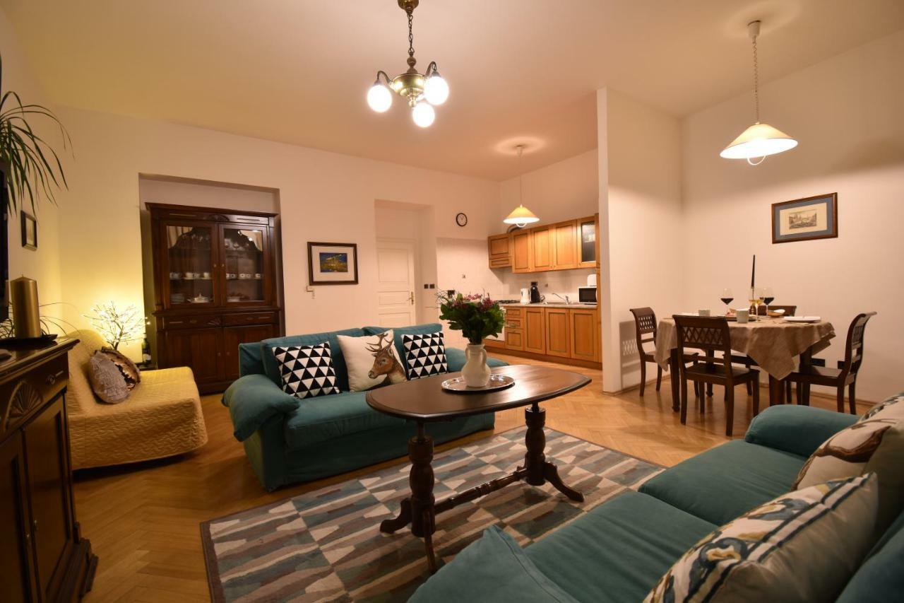 Cozy Flat By The Astronomical Clock Apartamento Praga Exterior foto