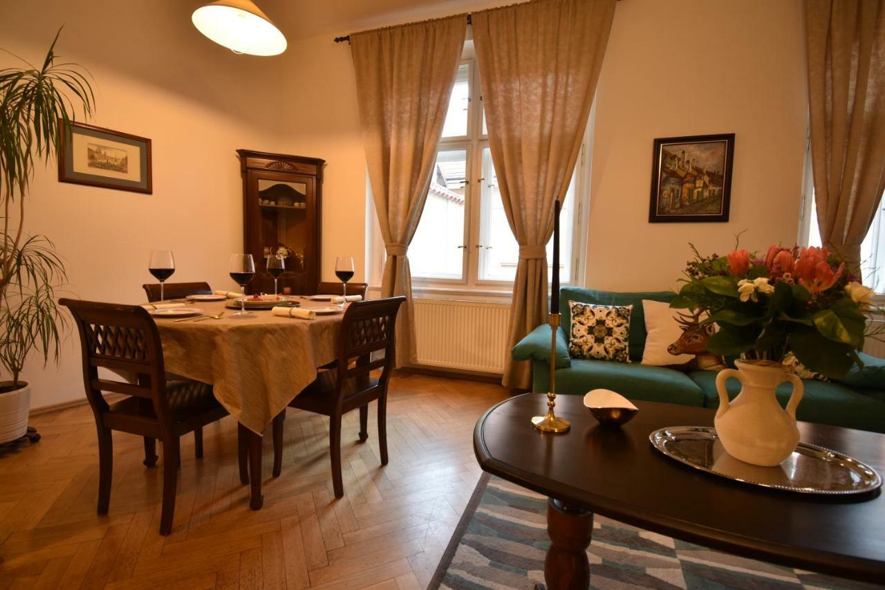 Cozy Flat By The Astronomical Clock Apartamento Praga Exterior foto
