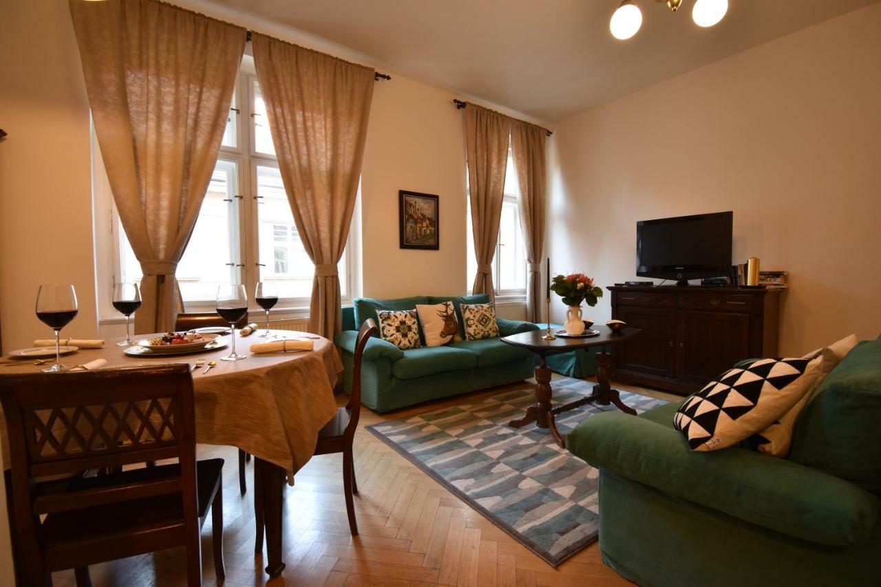 Cozy Flat By The Astronomical Clock Apartamento Praga Exterior foto