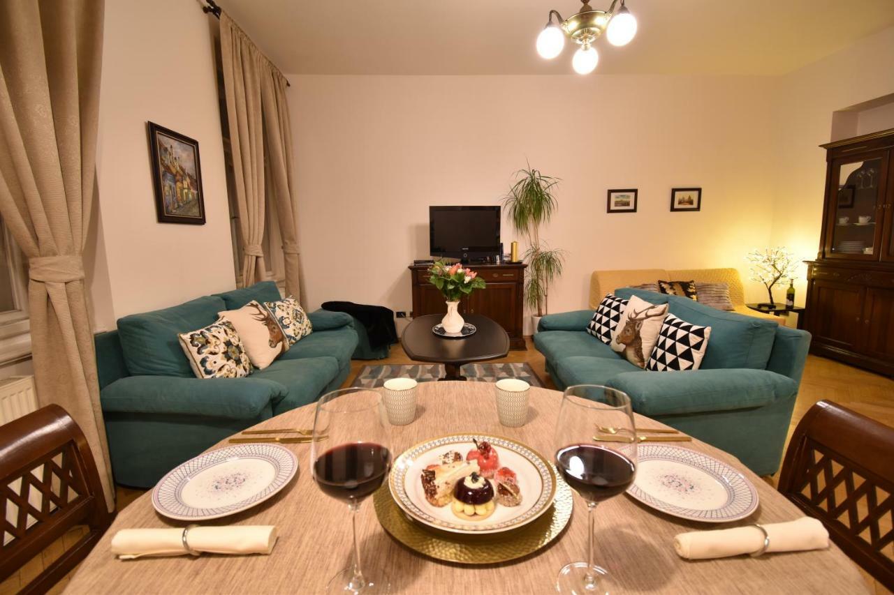 Cozy Flat By The Astronomical Clock Apartamento Praga Exterior foto