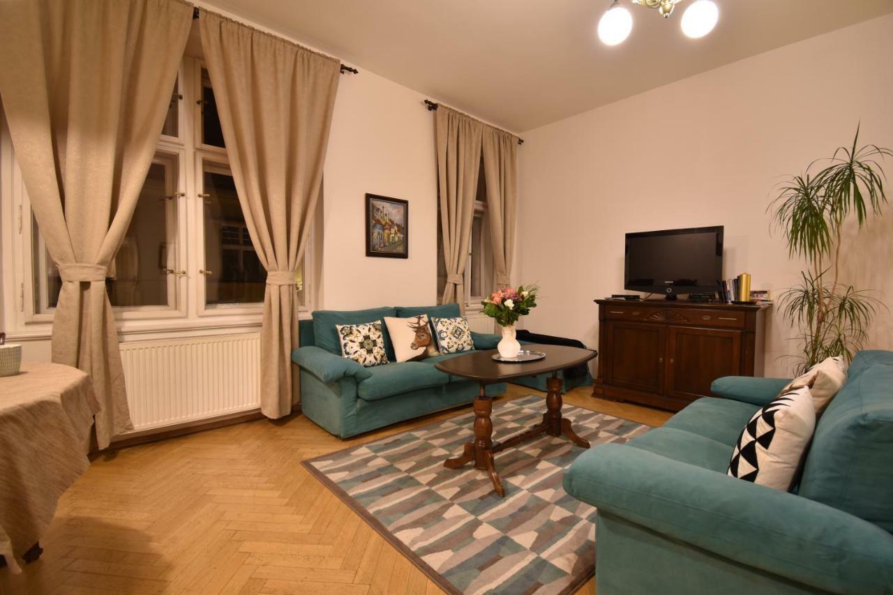 Cozy Flat By The Astronomical Clock Apartamento Praga Exterior foto