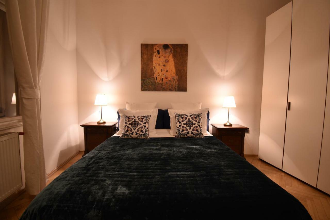 Cozy Flat By The Astronomical Clock Apartamento Praga Exterior foto