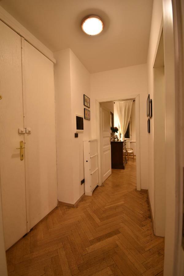 Cozy Flat By The Astronomical Clock Apartamento Praga Exterior foto