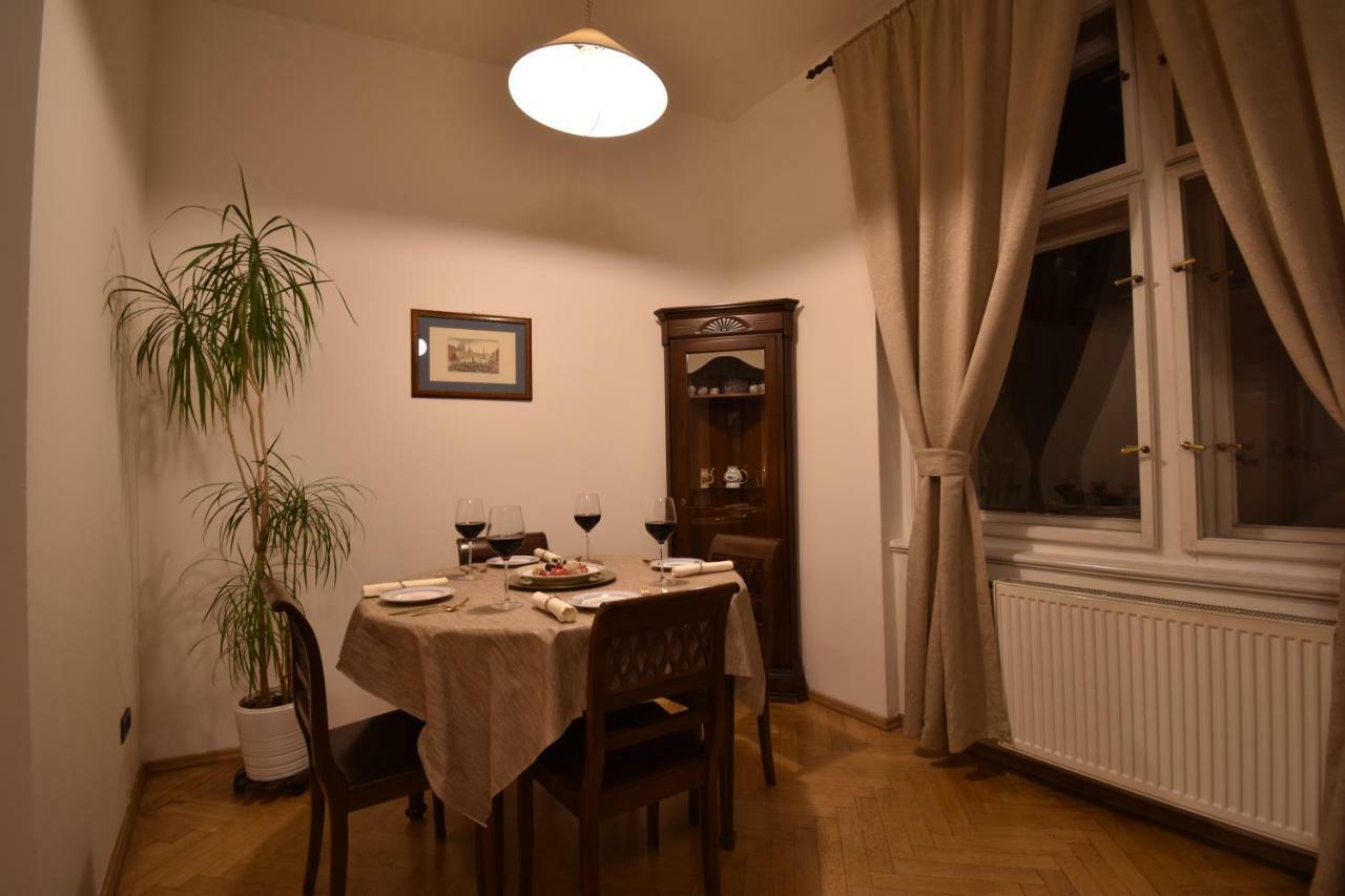 Cozy Flat By The Astronomical Clock Apartamento Praga Exterior foto