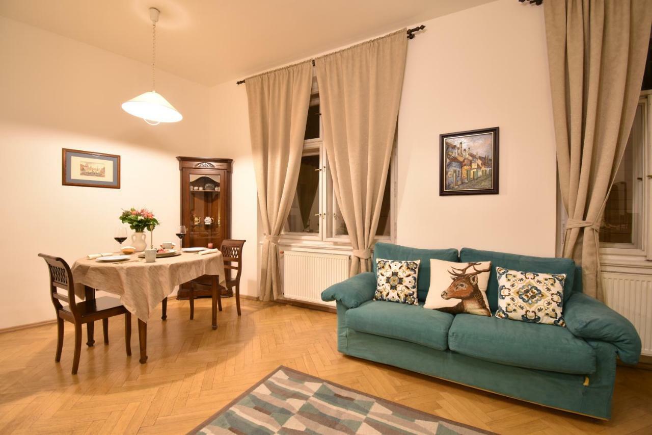 Cozy Flat By The Astronomical Clock Apartamento Praga Exterior foto
