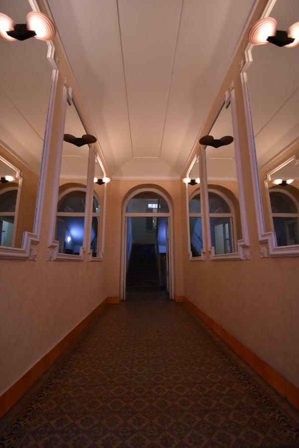 Cozy Flat By The Astronomical Clock Apartamento Praga Exterior foto