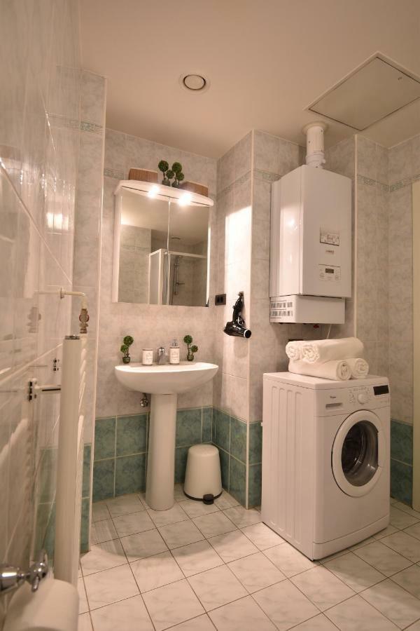 Cozy Flat By The Astronomical Clock Apartamento Praga Exterior foto