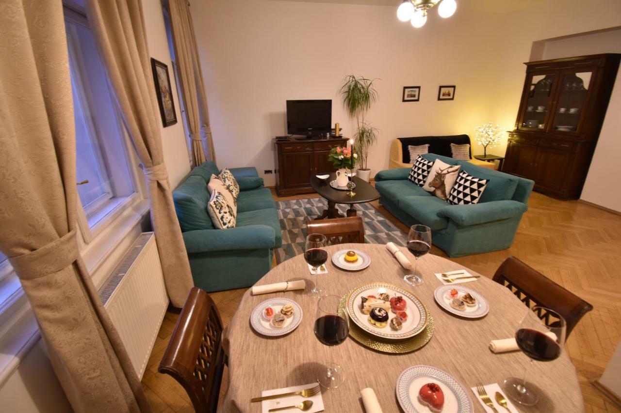 Cozy Flat By The Astronomical Clock Apartamento Praga Exterior foto