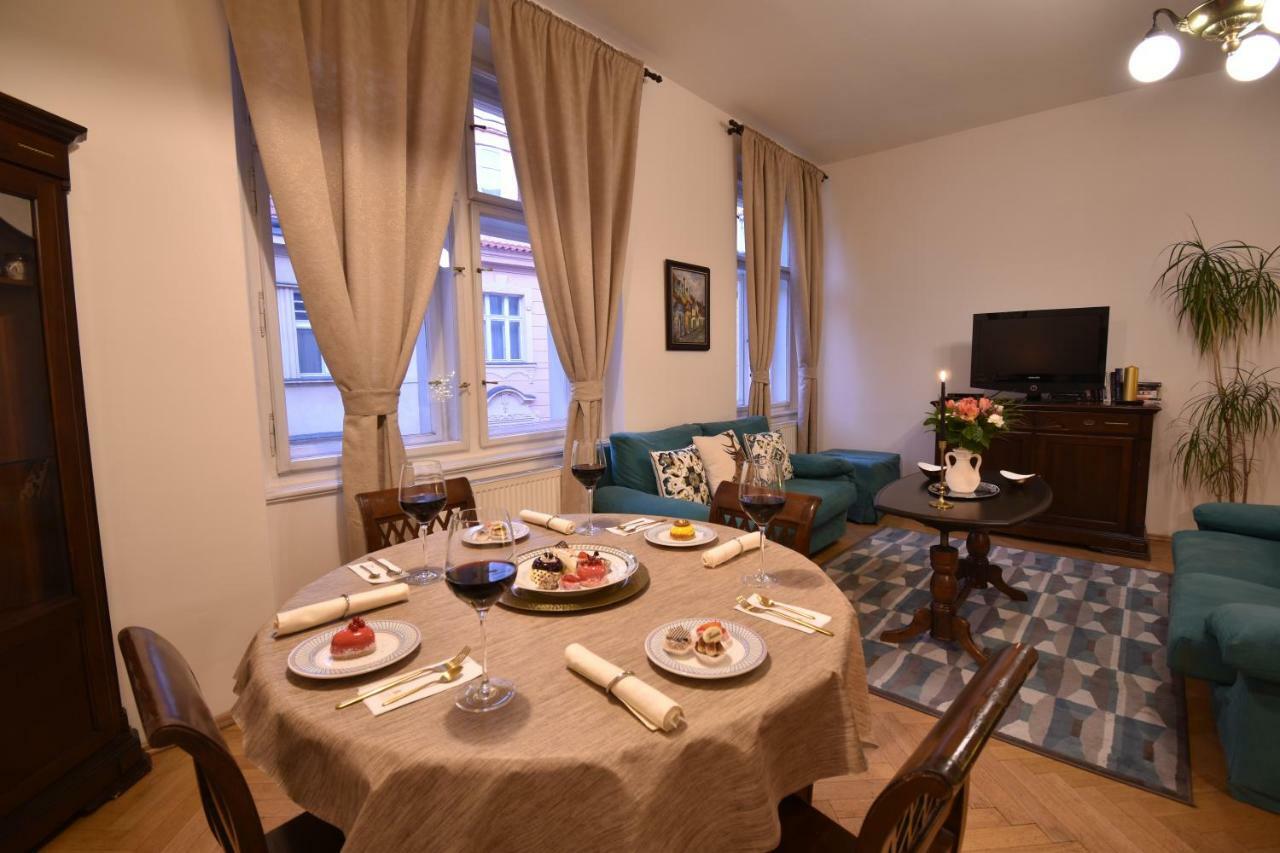 Cozy Flat By The Astronomical Clock Apartamento Praga Exterior foto