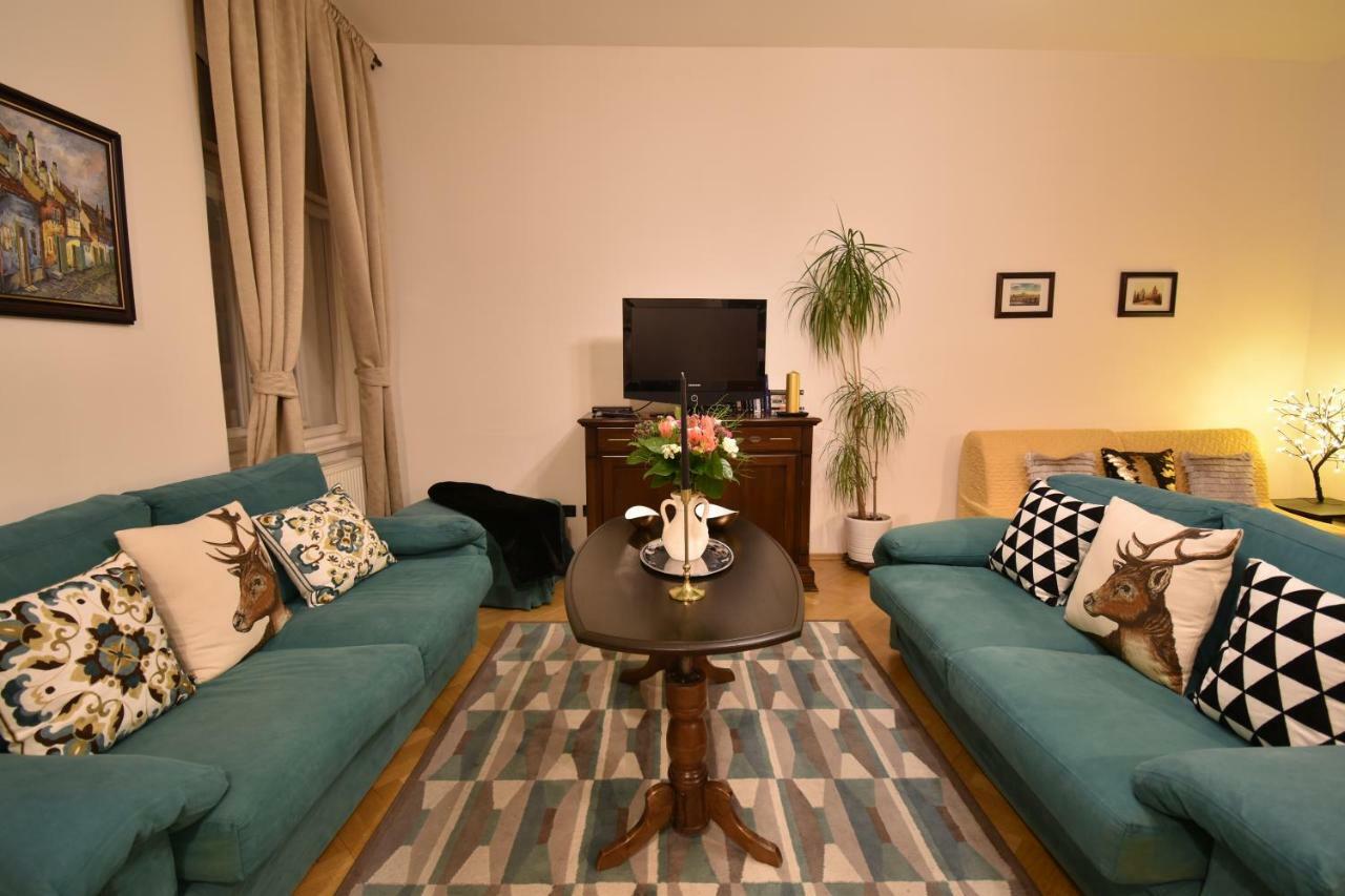 Cozy Flat By The Astronomical Clock Apartamento Praga Exterior foto