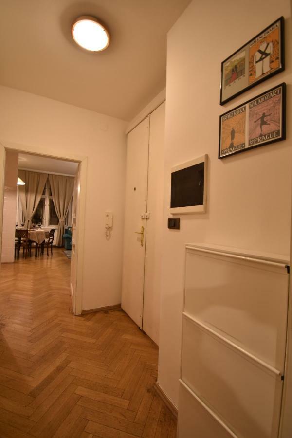 Cozy Flat By The Astronomical Clock Apartamento Praga Exterior foto